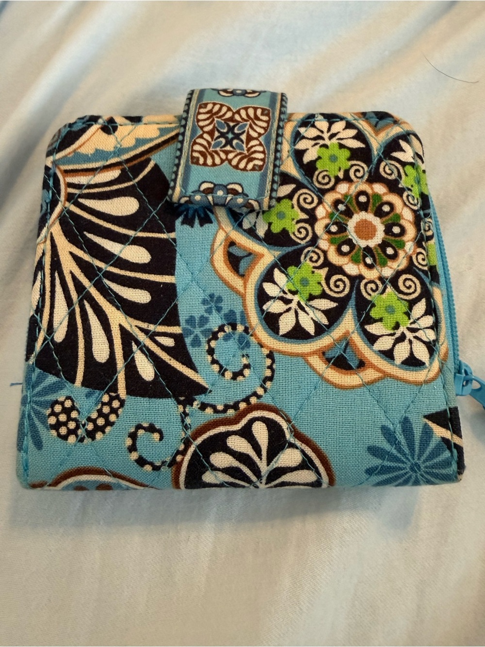 Vera Bradley bi fold snap Bali blue quilted wallet